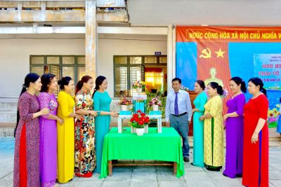 Sinh hoạt dưới cờ “Xây dựng năng lực tự học trong kỷ nguyên số”